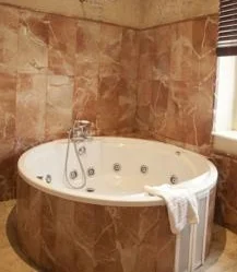 jacuzzi en la habitacion