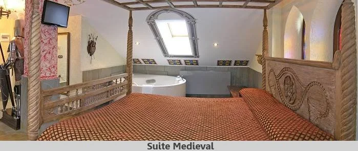 Habitacion medieval con jacuzzi