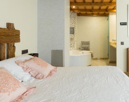 jacuzzi en la habitación del hotel Historic Girona