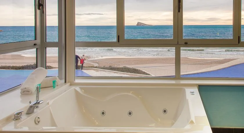 jacuzzi en la habitacion