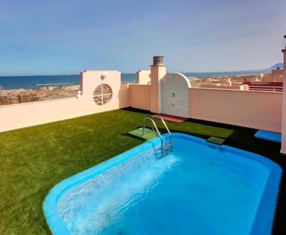 terraza con piscina privada de la suite Golf