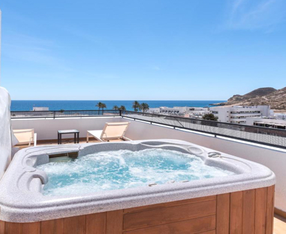 piscina jacuzzi exterior del hotel Spa Cala Chica Almería