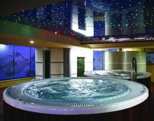 Spa con jacuzzis del hotel Ciudad de Zaragoza