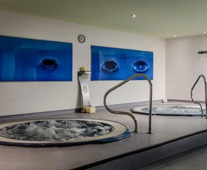spa del hotel con jacuzzis