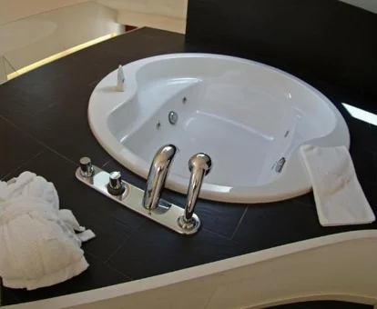 habitación con jacuzzi del Hotel Tierra de Biescas