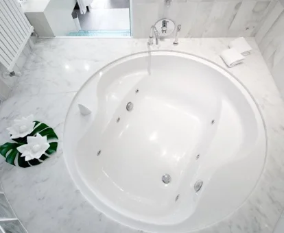 jacuzzi en la habitacion