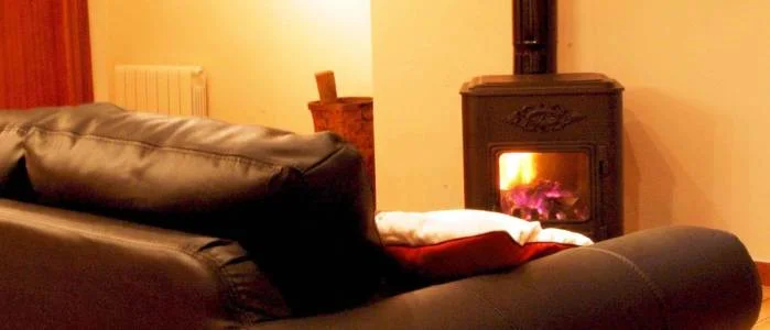 salón con chimenea