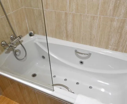 bañera de hidromasaje del hotel Confort Oviedo