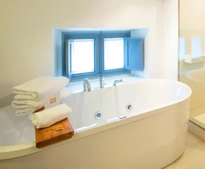 bañera de hidromasaje en la habitacion Predi Hotel