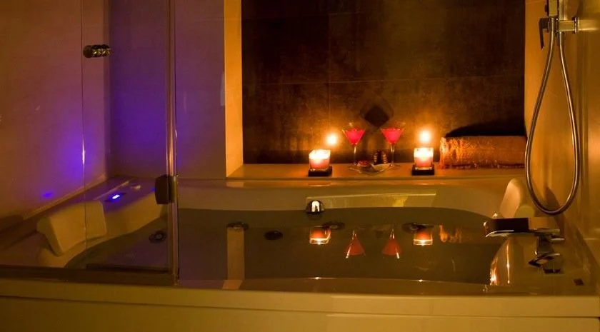 jacuzzi en la habitacion