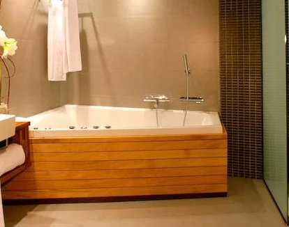 jacuzzi en la habitacion Pullman Barcelona