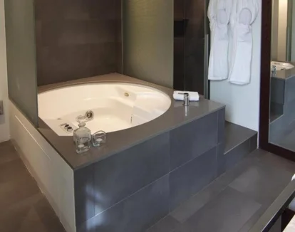 Jacuzzi Hotel Sixty Two