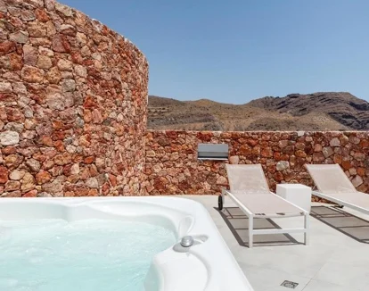 Jacuzzi exterior Privado del Hotel Calagrande