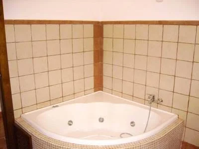 jacuzzi en la casa-cueva para 6 personas