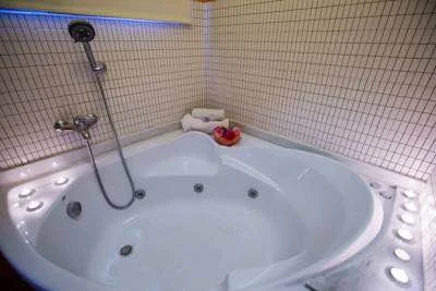 jacuzzi para dos personas de la Casa Rural Barranco de la Salud