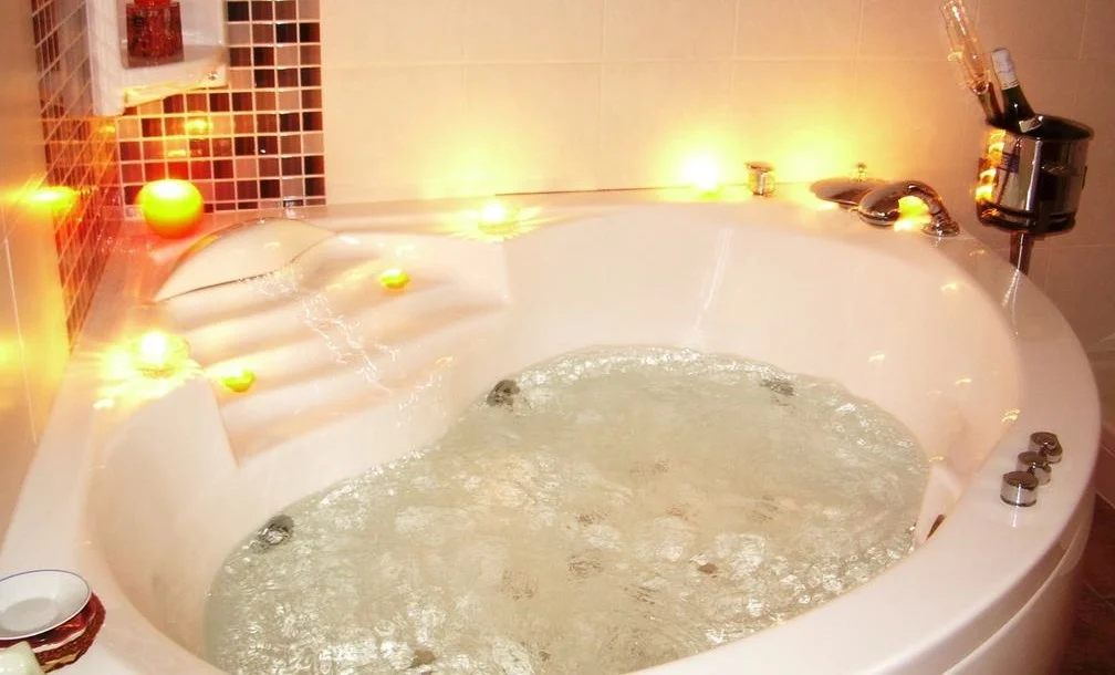 jacuzzi en la habitacion