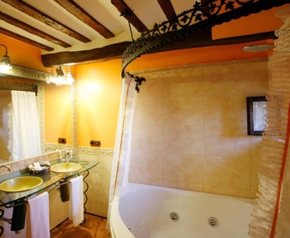 Hotel con jacuzzi en la habitacion en La Rioja