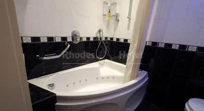 habitacion con jacuzzi privado Rhodes Hotel