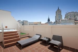 terraza con piscina privada Catalonia Madrid