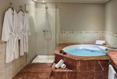 jacuzzi privado del Hotel Barceló Marbella