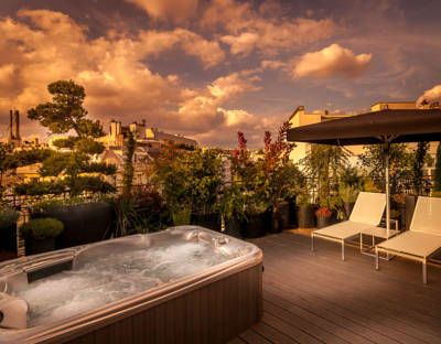 terraza privada con jacuzzi exterior Hotel Fleicien by Elegancia