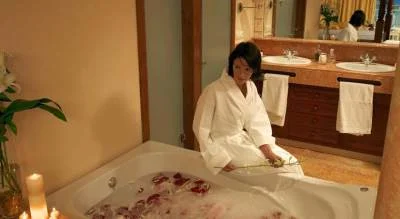 bañera de hidromasaje de la habitacion