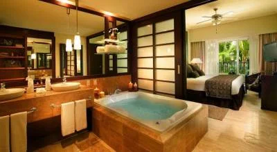 habitación con hidromasaje del hotel