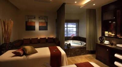 Spa con jacuzzi del hotel.