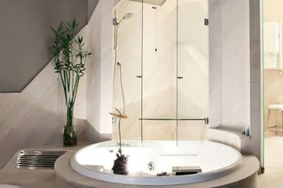 bañera de hidromasaje en la habitación