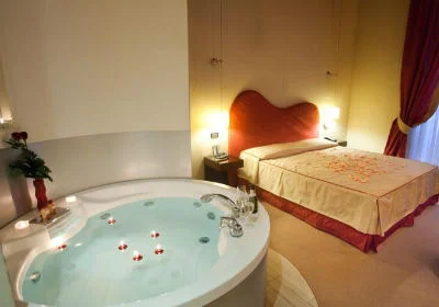 habitacion suite con jacuzzi privado del hotel Residenza Argentina