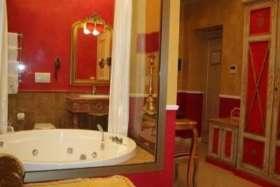 jacuzzi de la habitacion del Hotel Romanico Palace en Roma