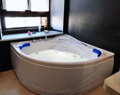 habitacion romántica con jacuzzi del Daysleeper B&B