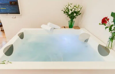 jacuzzi privado de la habitación Suite Hotel Rome River Inn