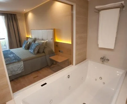 habitacion con hidromasaje Hotel Sevilla Congresos