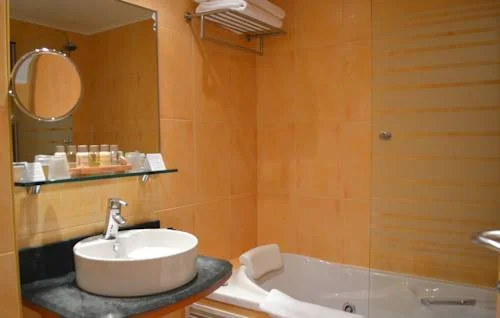 jacuzzi en la habitación del Hotel La Sort