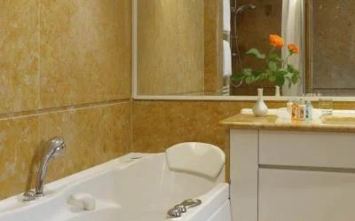 baño con hidromasaje del hotel Ca Fortuna