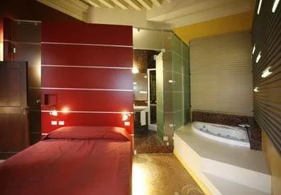 habitacion con jacuzzi