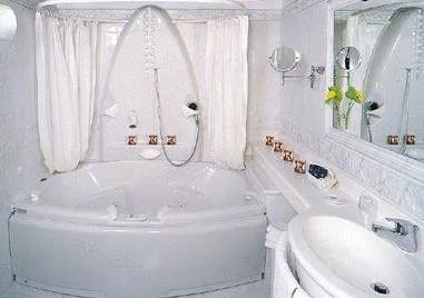 jacuzzi de la habitación suite para 4 personas