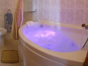 Jacuzzi privado en la habitación de Casas Blancas