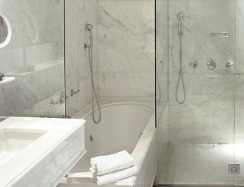 Suite Junior con bañera de hidromasaje privada en Majestic Hotel & Spa Barcelona GL