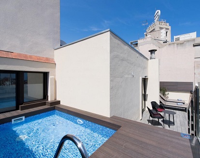 Suite con piscina privada en la terraza y acceso al spa en Catalonia Plaza Cataluña