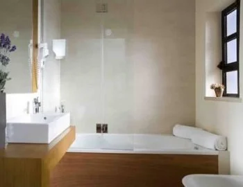 Interior de la Suite donde tienes bañera de hidromasaje.