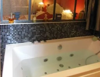 El jacuzzi que encuentras en el Apartamento de 1 dormitorio.