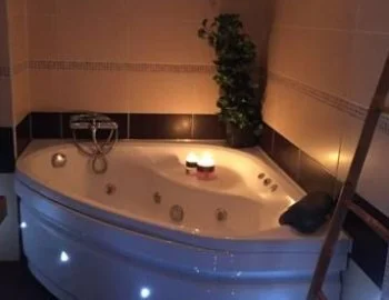 Jacuzzi privado en el Apartamento de 1 dormitorio.