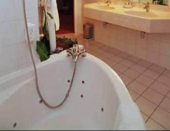 Foto de la bañera de hidromasaje en la Habitación Charm con bañera de hidromasaje.