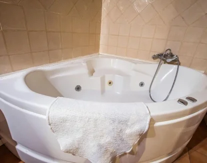 La Bungalow (2 adultos) con encanto y jacuzzi para enamorados.