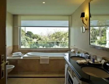 Foto de la Suite para una velada romántica con jacuzzi incluido.