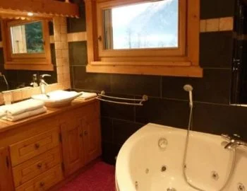 Foto de la Chalet Superior para una velada romántica con jacuzzi incluido.
