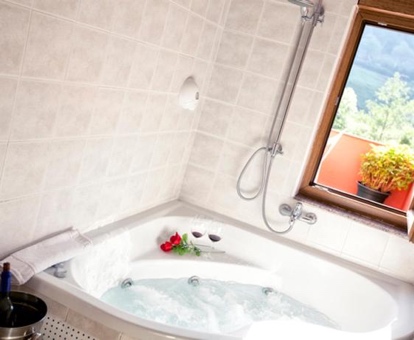 Foto de la bañera de hidromasaje en la Habitación Doble con bañera de hidromasaje.