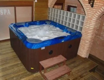 Jacuzzi privado que puedes encontrar en la Casa de 4 dormitorios